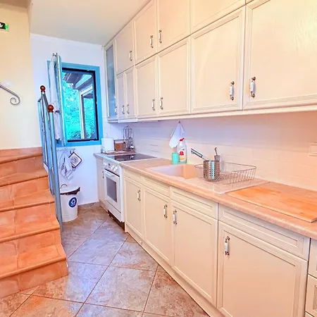 Aurora Maris Maisonette * بوسيدي